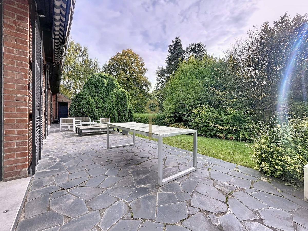 Maison de caractère dans un écrin de verdure, volumes et prestations d’excepti