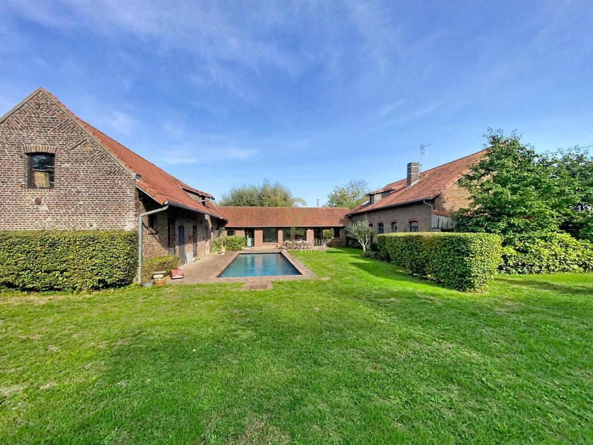 FERME DE CHARME SUR 4 HECTARES